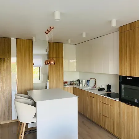 Luxury White Apartment In Park Lotnikow-3